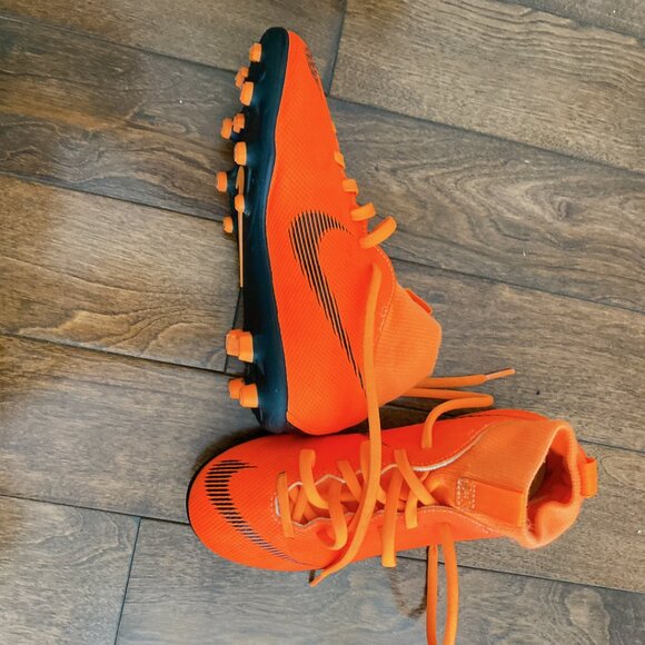Nike Junior Superfly Kid Soccer Cleats , Size 1 Youth, Like New Condition - Picture 2 of 4